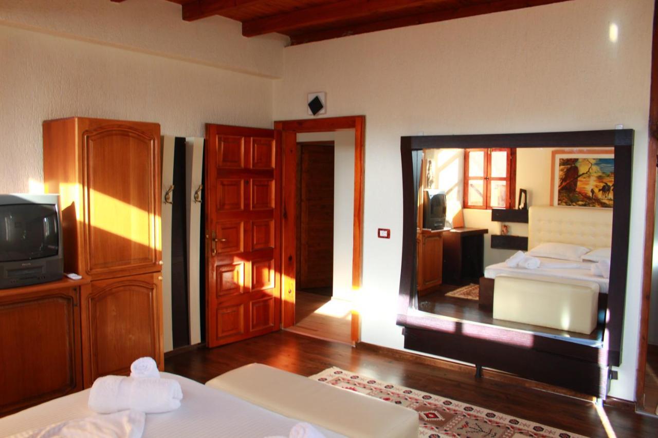 2 Kitarat Bb Bed & Breakfast Vlorë Exterior foto