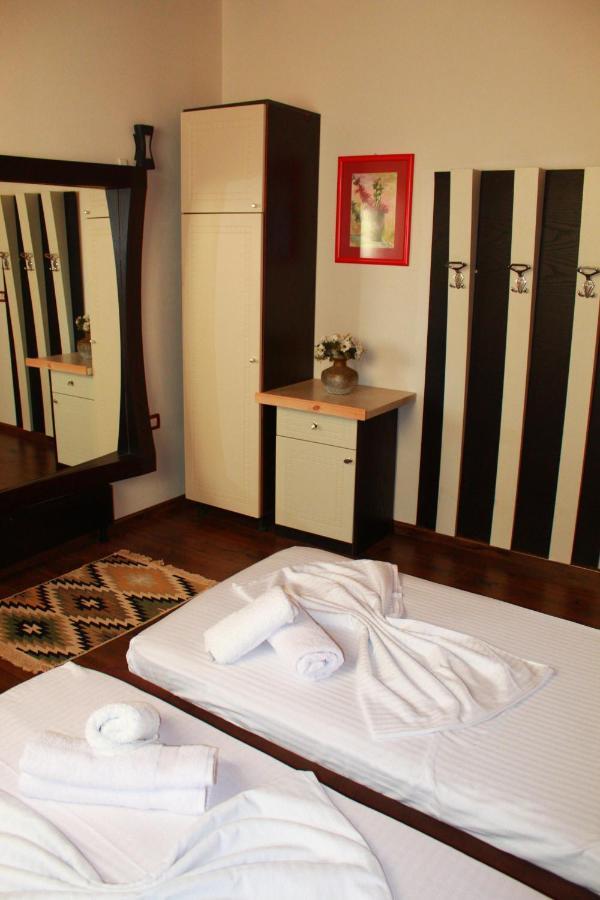 2 Kitarat Bb Bed & Breakfast Vlorë Exterior foto