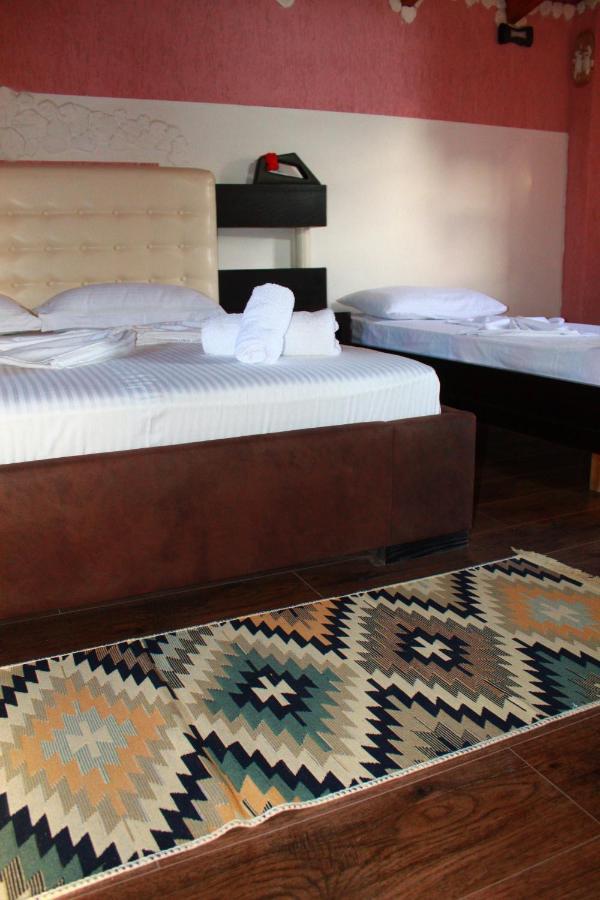 2 Kitarat Bb Bed & Breakfast Vlorë Exterior foto