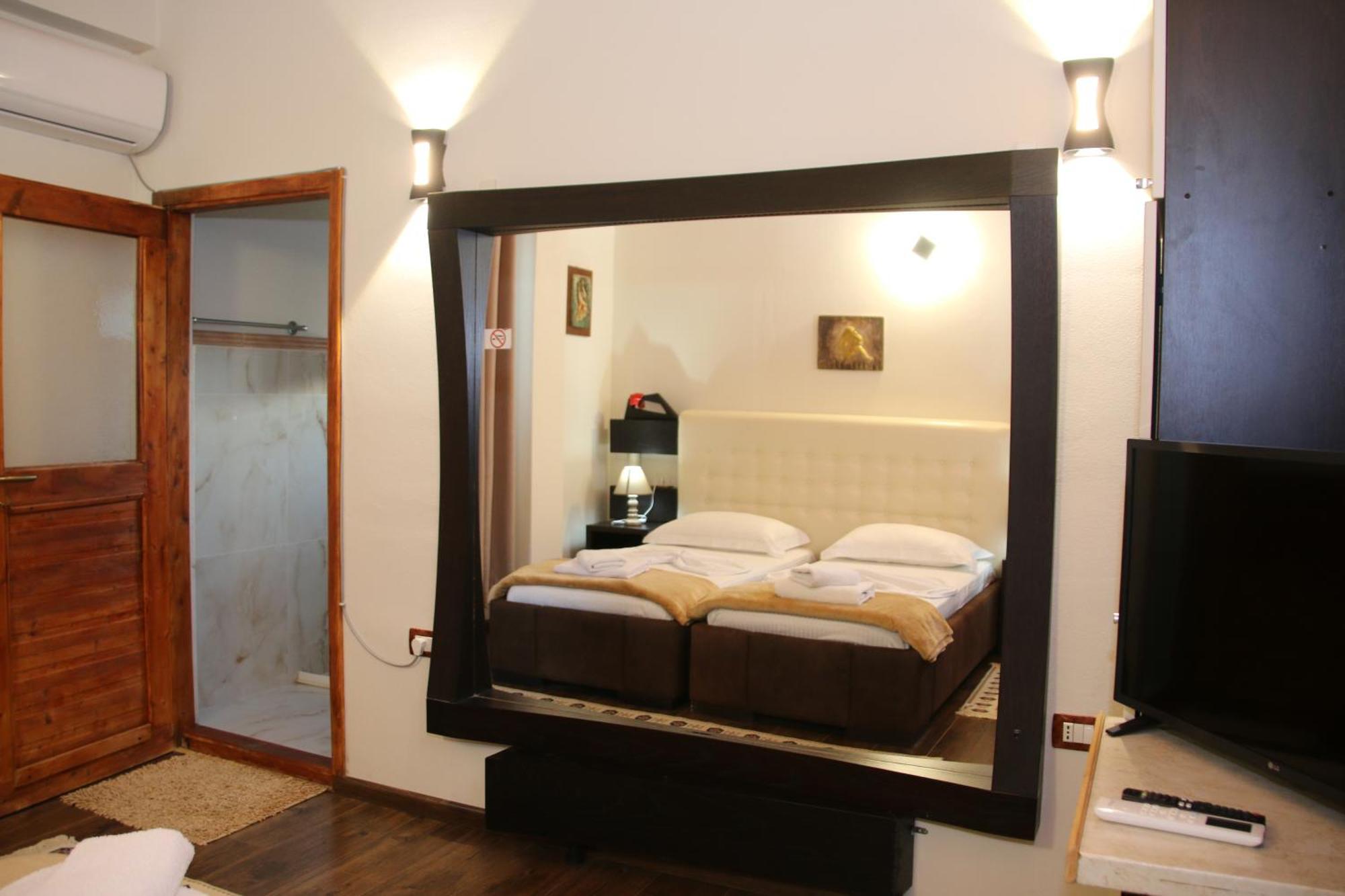 2 Kitarat Bb Bed & Breakfast Vlorë Exterior foto