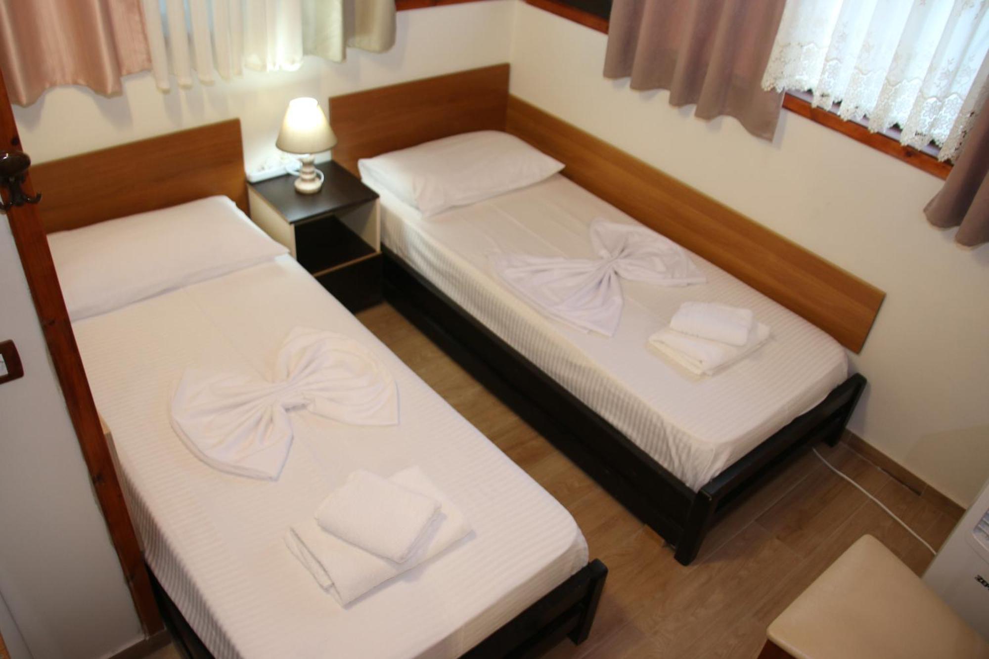 2 Kitarat Bb Bed & Breakfast Vlorë Exterior foto